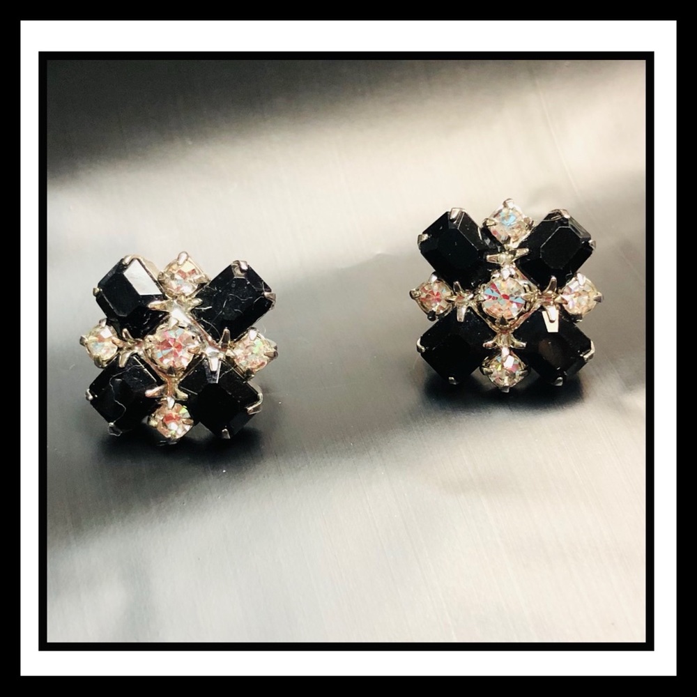 VINTAGE WEISS EARRINGS